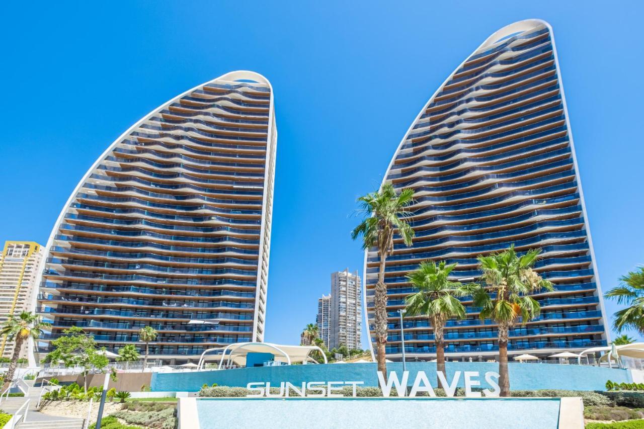 Sunset Waves Deluxe Apartments Poniente Beach Resort Benidorm Exterior foto